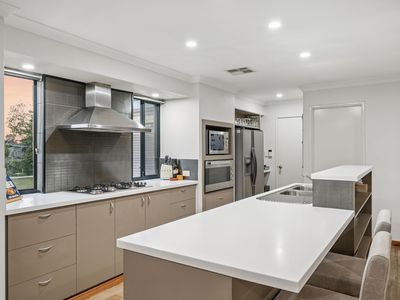 19 Lombadina Parade, Secret Harbour