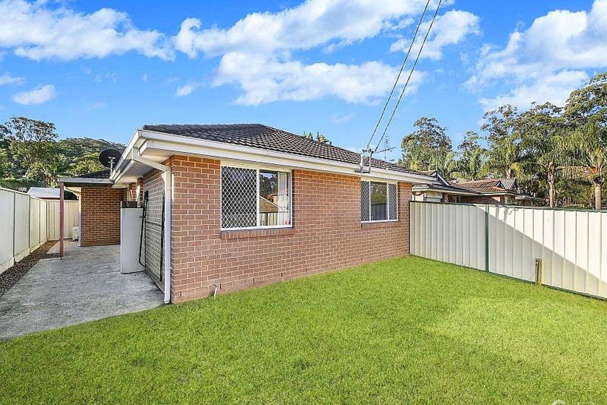 1 / 17 Gladys Manley Avenue, Kincumber