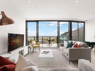 2005 / 301 Botany Road, Zetland