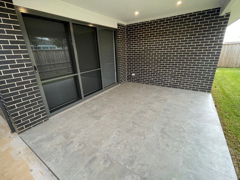 12 Meale Avenue, Gledswood Hills