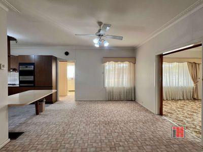 22 Lake Street, Avondale Heights