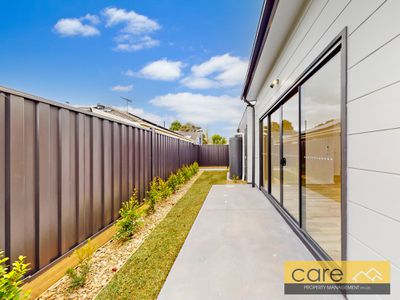 4 / 5 Maple Court, Doveton