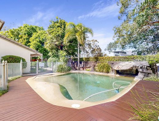 Ideal Unit in Small Gated Complex - Prime Location! image 14