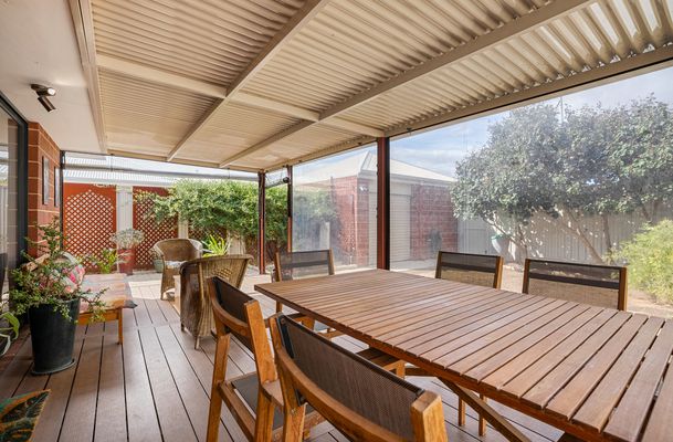 2 PENDRAGON LANE, Baldivis