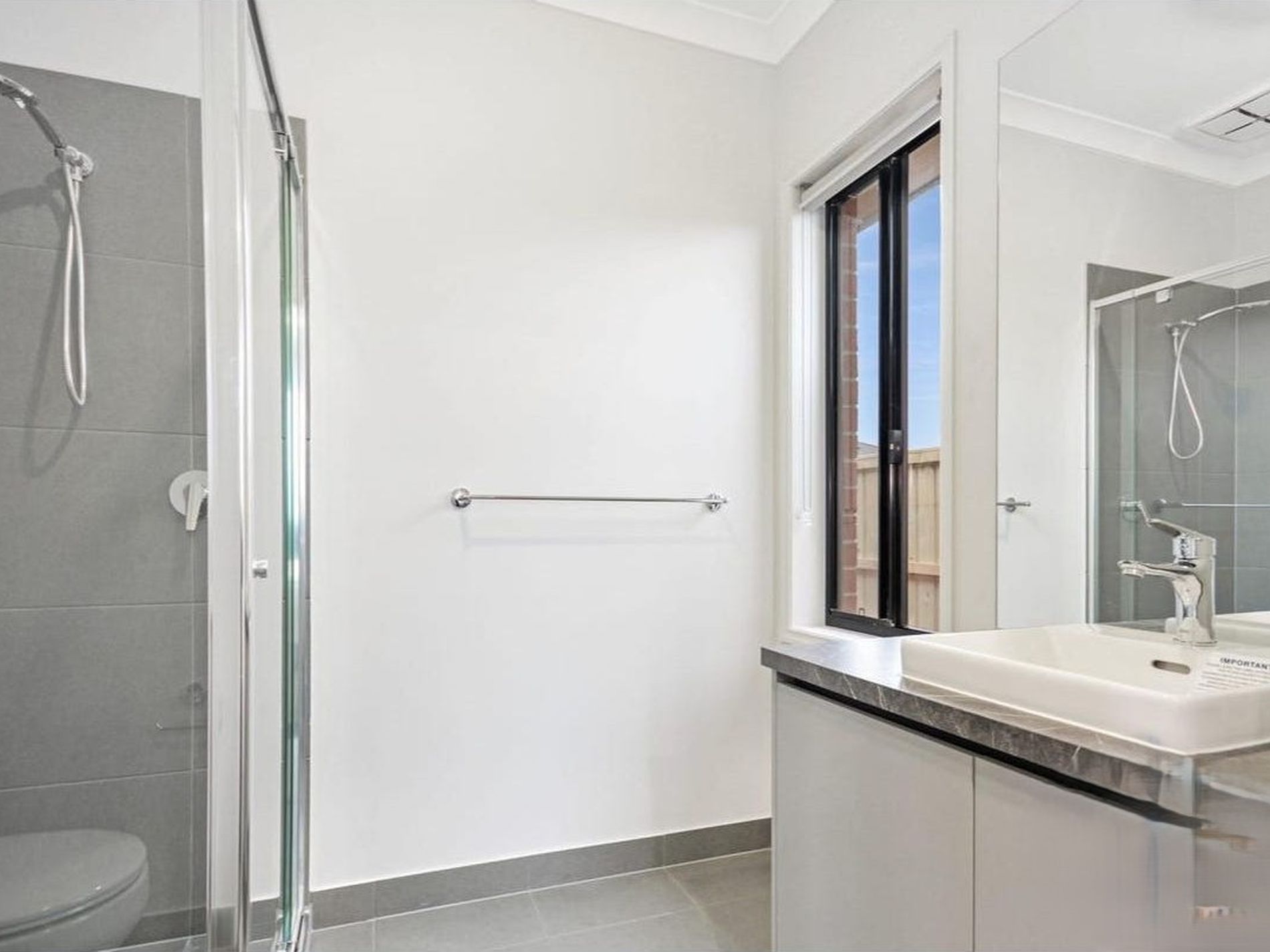 2 Yard Street, Mambourin