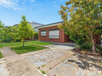 18 Hampton Street, Brooklyn Park