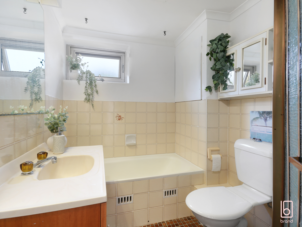 9 / 11-13 Ocean Parade, The Entrance