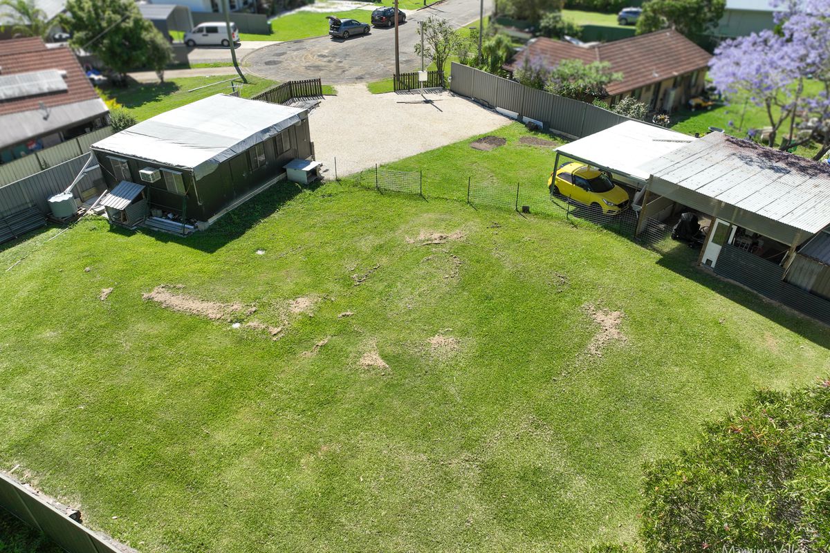 17 Hampton Court , Lansdowne