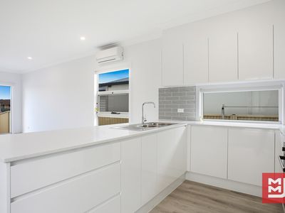 4 / 6 Addison Avenue, Lake Illawarra