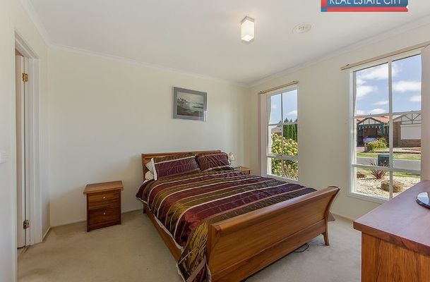42 Reardon Crescent, Roxburgh Park