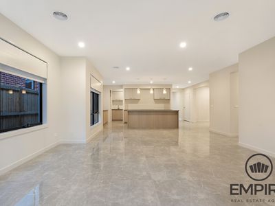 120 Yeungroon Blvd, Clyde North