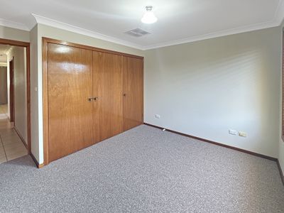 18 Bonner Crescent, Dubbo