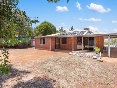 3 Compton Court, Hannans