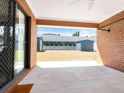 25 MORTIMER TERRACE, Leneva