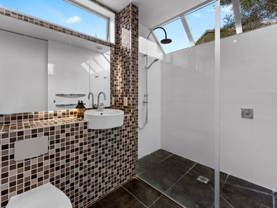 12B Parr Terrace, Castor Bay