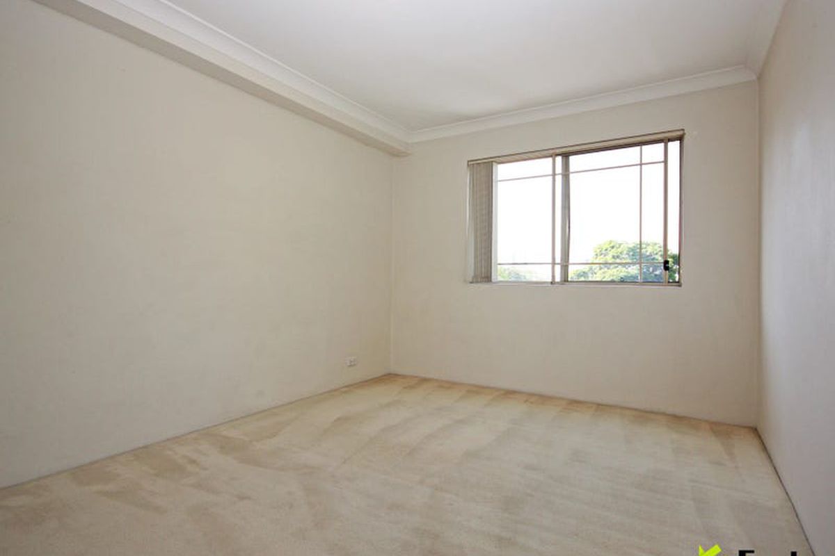 17 / 8-12 Hornsey Road, Homebush West