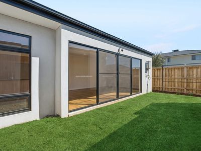 27 Jarlath Drive, Mambourin