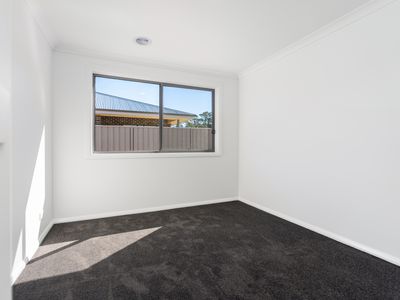23 BOTH STREET, Leneva