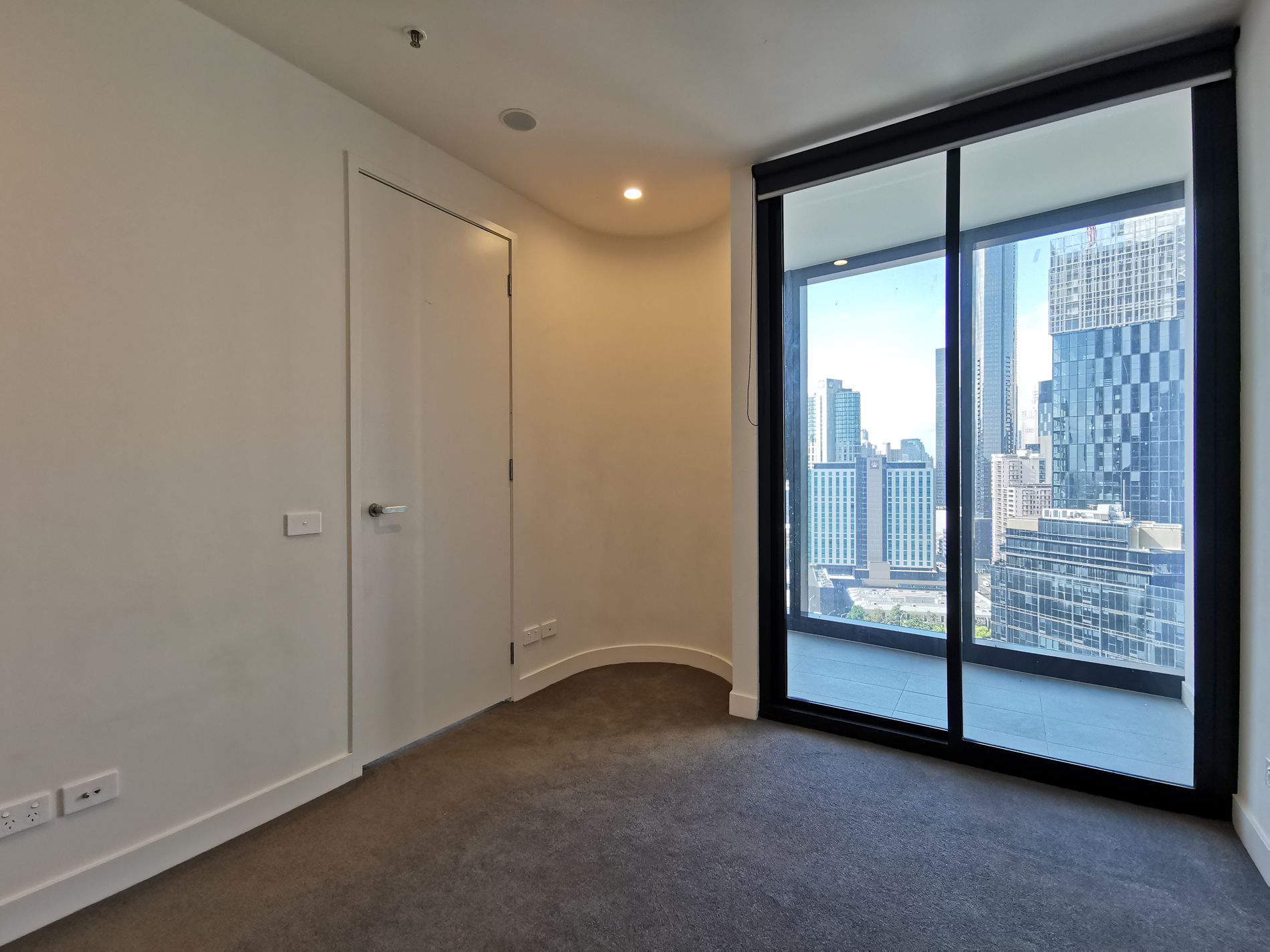 2409 / 105 Clarendon Street, Southbank