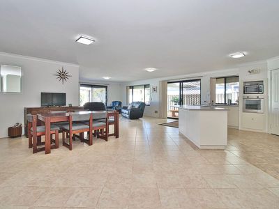 17 Amity Circuit , Shoalwater