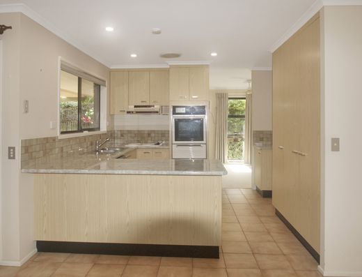 Great Family Home + Location image 2