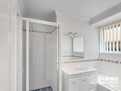 5 Cypress Point Drive, Dubbo