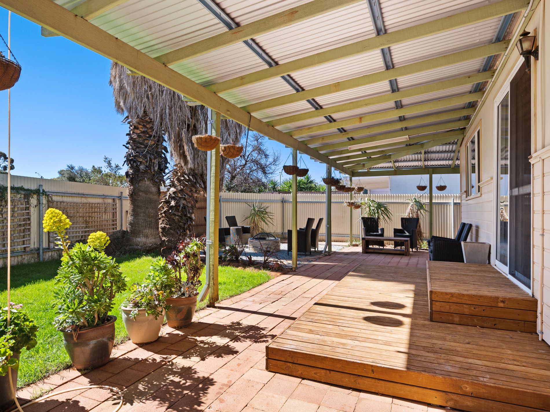 208 Piccadilly Street, Piccadilly