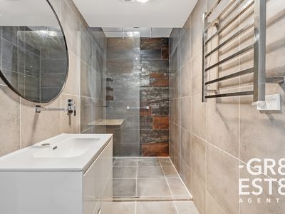 8 Stanhill Drive, Cranbourne South