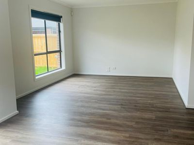 73 Imatra Loop, Tarneit