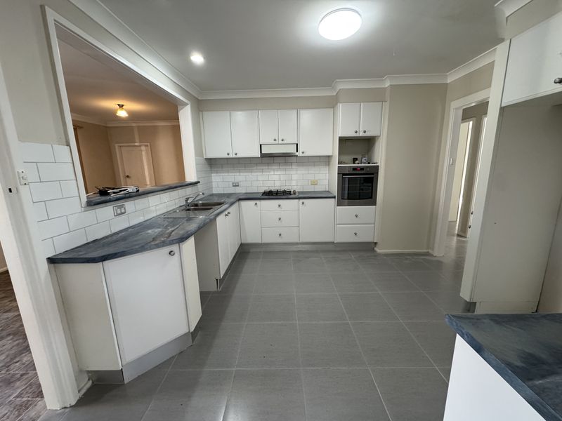 11 Dredge Avenue, Moorebank