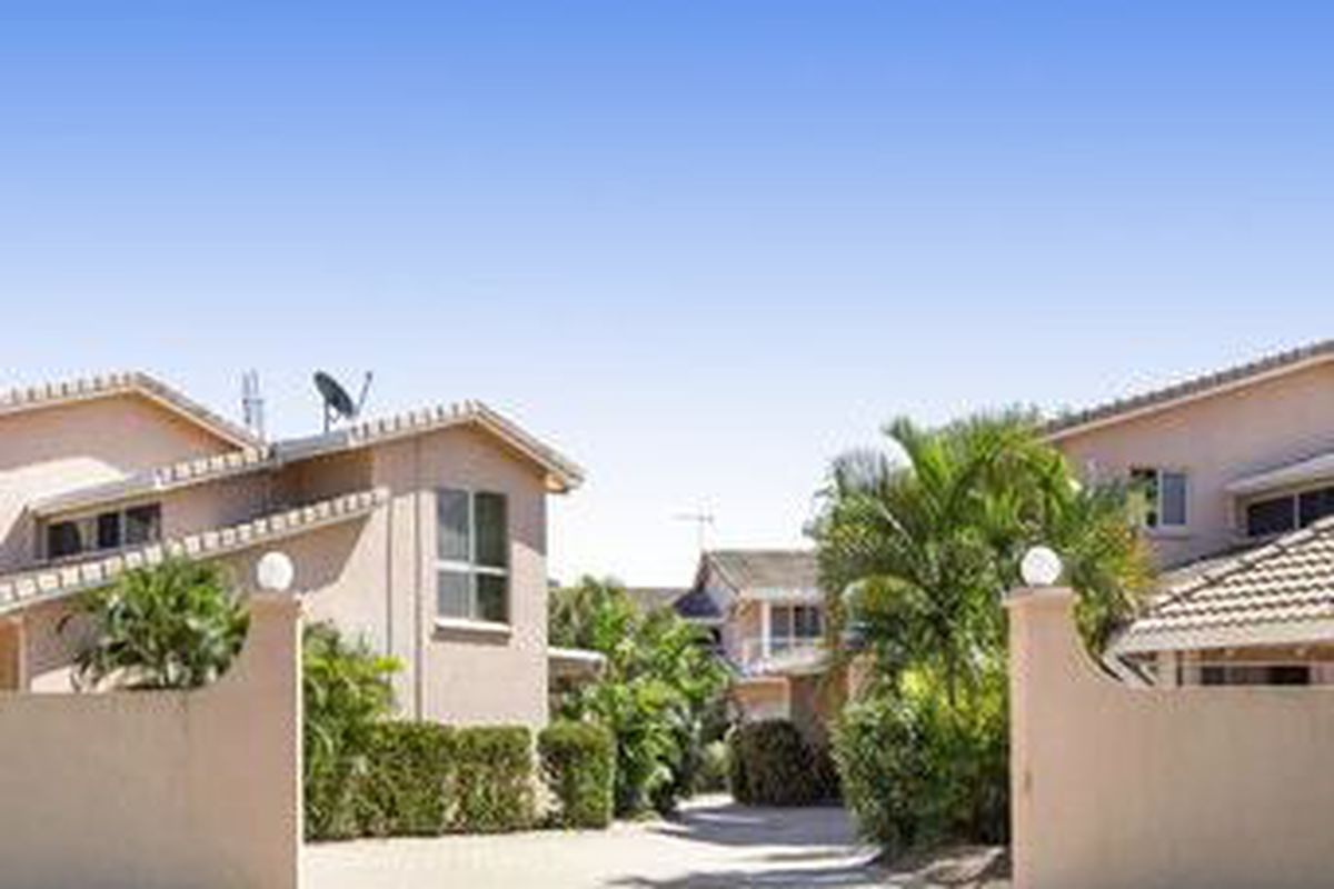 Spacious Townhouse Living Overlooking the Golf Course