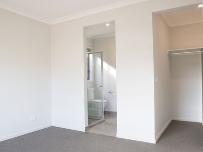 28 Muscatel Crescent, Manor Lakes
