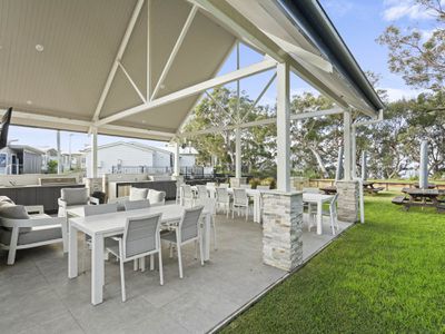 81 / 2 MacLeay Drive, Halekulani