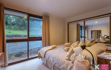 10 Corringham Road, Beaconsfield Upper