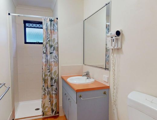 Great Unit in a Perfect Location image 6