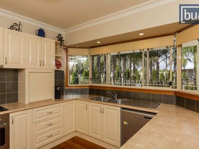 11 Lakeview Drive, Table Top