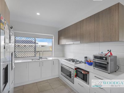 2 / 79 Frizzells Rd Woodgate, Woodgate