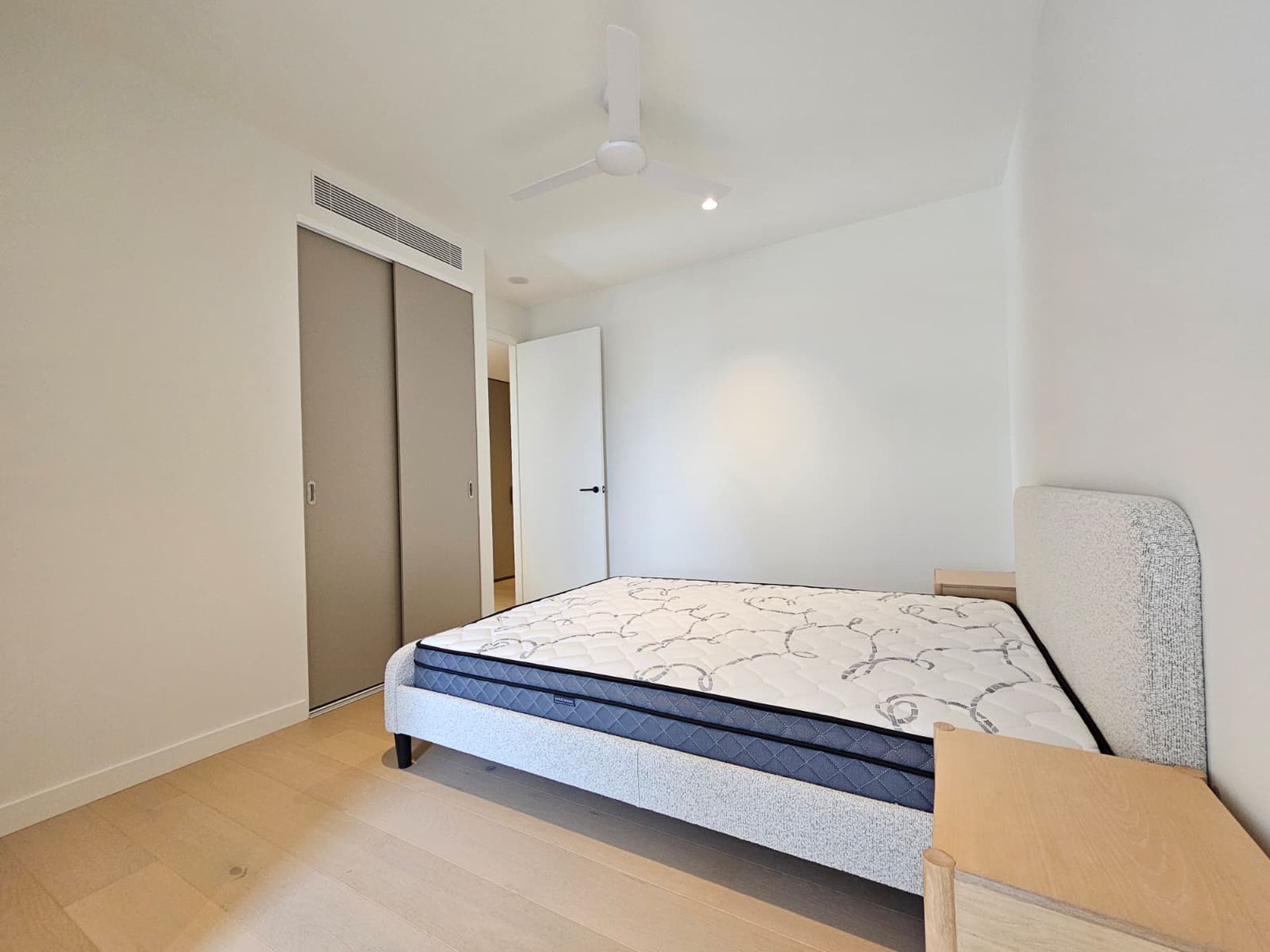 1102 / 8 Louise Street, Melbourne