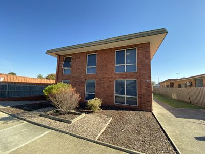 4 / 102 Synnot Street, Werribee