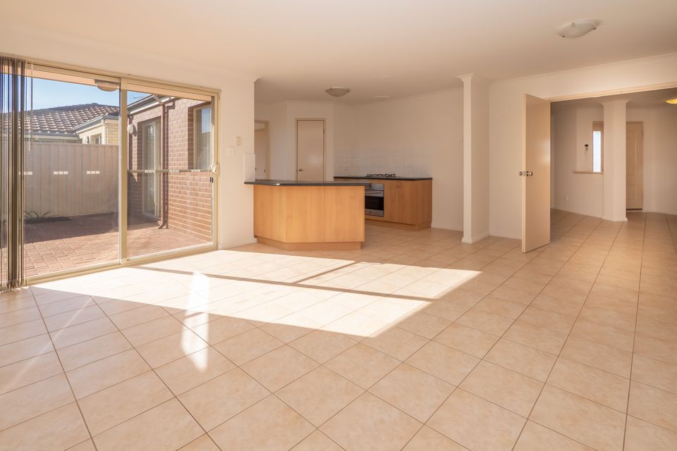 73 MONTORO DRIVE, Port Kennedy