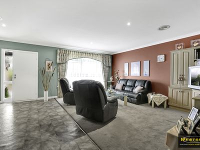 8 Church Avenue, Taylors Hill