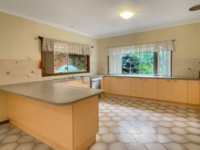 255 THE WOOL ROAD, Worrowing Heights