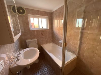 1 / 2 Brittain Crescent, Hillsdale