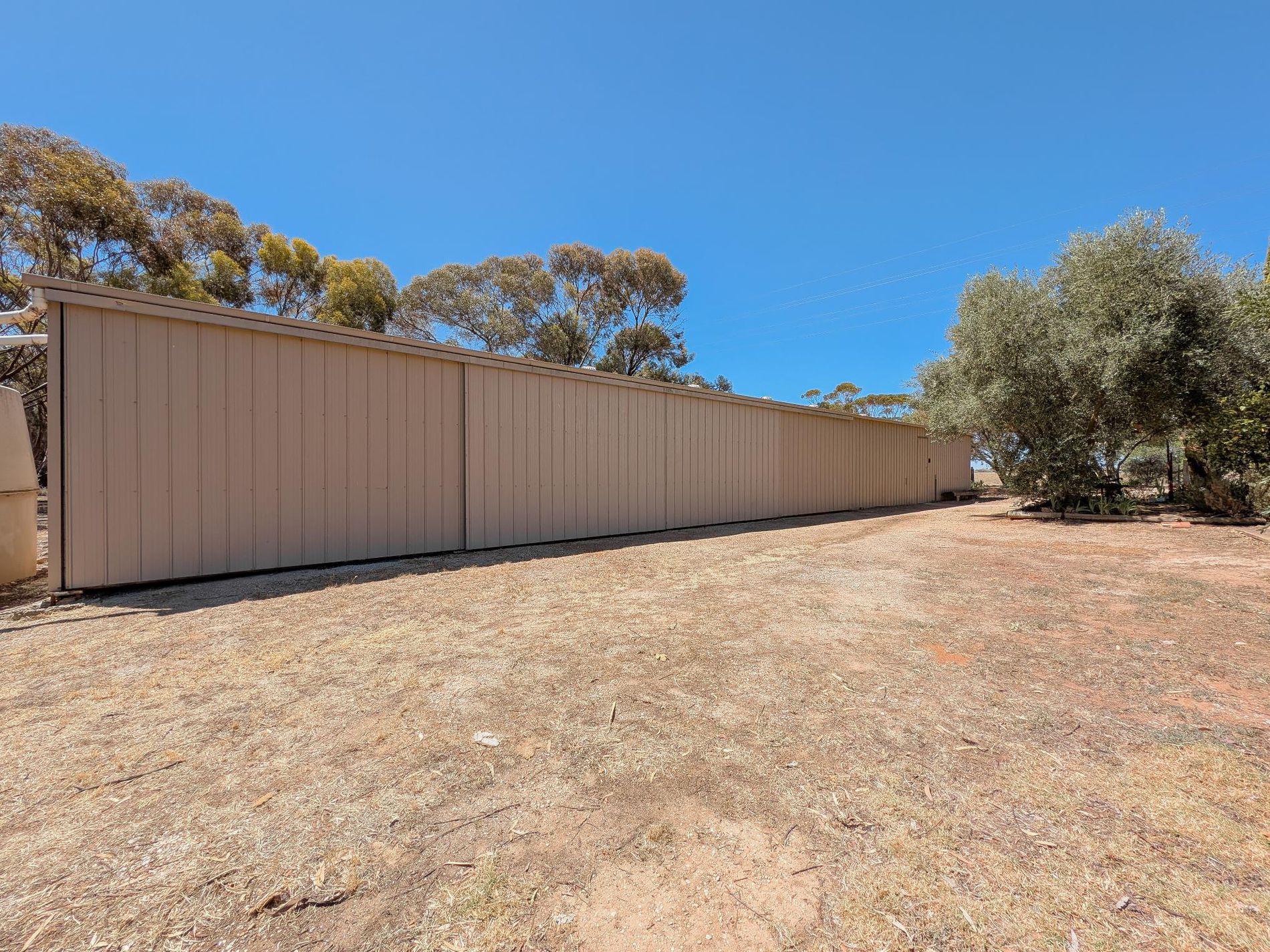 1947 Murray Valley Highway, Lake Charm