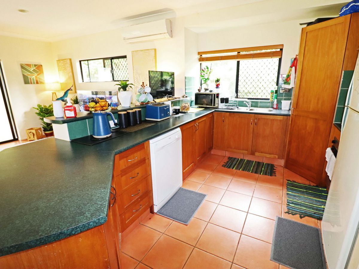 11 DANZER DRIVE, Atherton