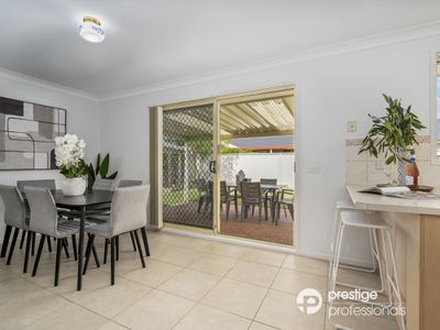 12 Woolmers Court, Wattle Grove