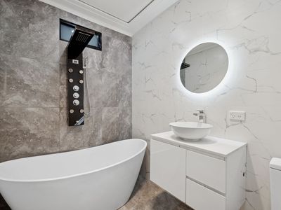 76 Stoney Creek Road, Beverly Hills