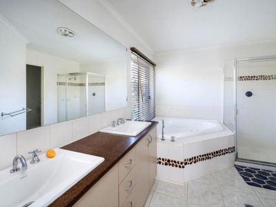 4 Dawson Crescent, Manor Lakes