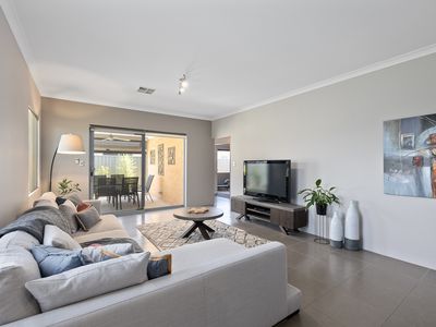 7 / 22 Whittaker Turn, Piara Waters