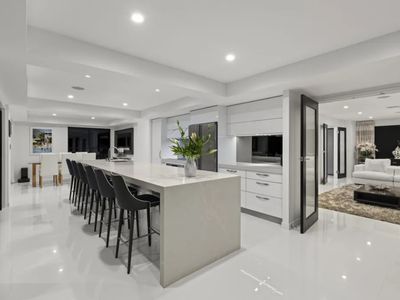 7 Volante Crescent, Mermaid Waters